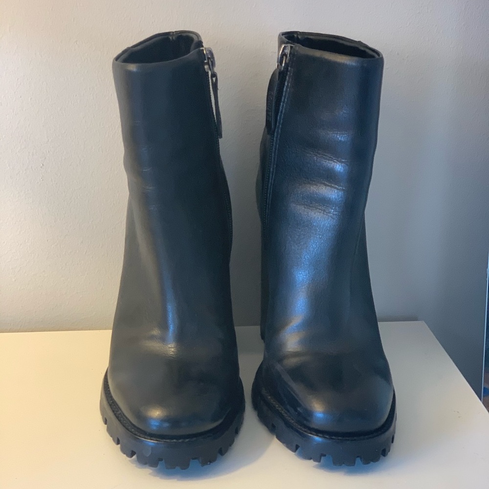 Schutz grunge platform bootie sz 5.5